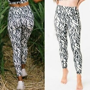 Zyia Safari Zebra Pocket Brilliant Hi-Rise Legging 7/8  SZ Medium